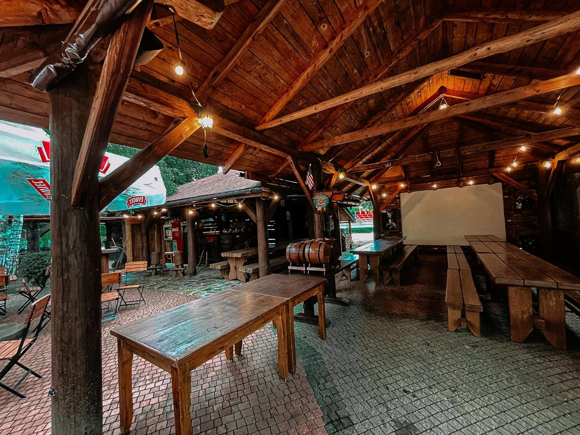 Hotel Restauracja Jas Wedrowniczek Rymanow Exterior photo