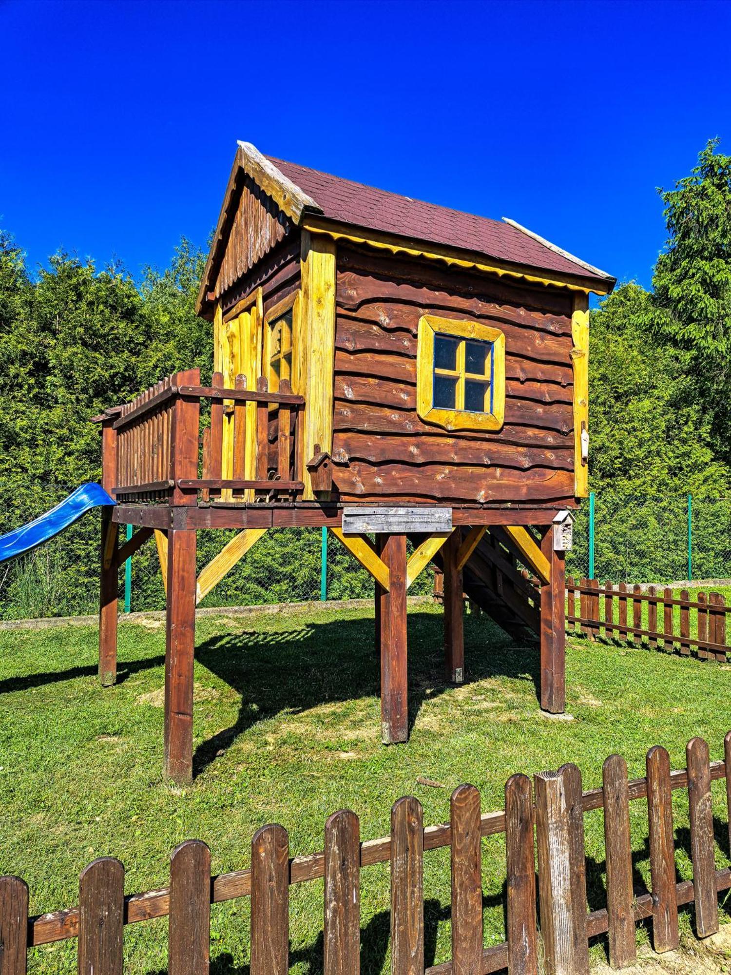 Hotel Restauracja Jas Wedrowniczek Rymanow Exterior photo