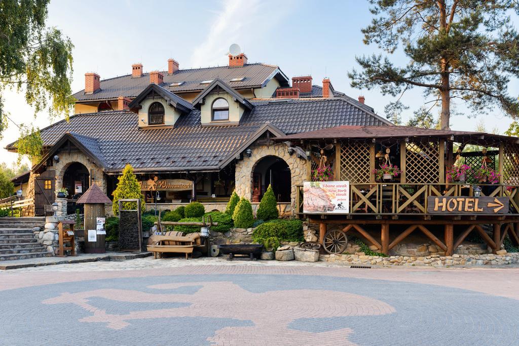 Hotel Restauracja Jas Wedrowniczek Rymanow Exterior photo