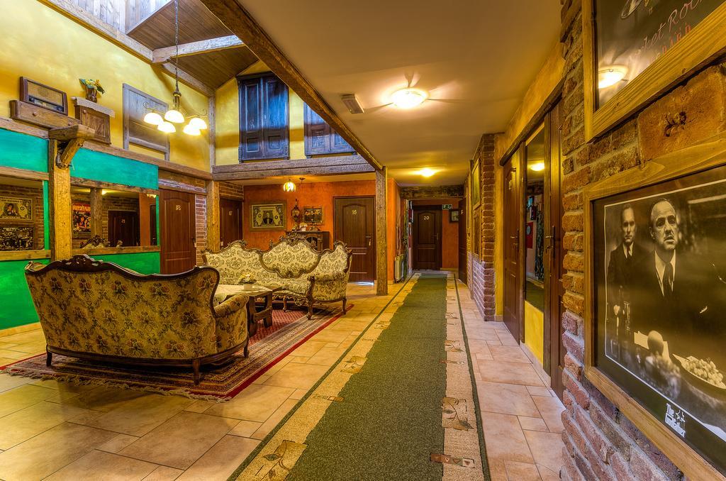 Hotel Restauracja Jas Wedrowniczek Rymanow Exterior photo