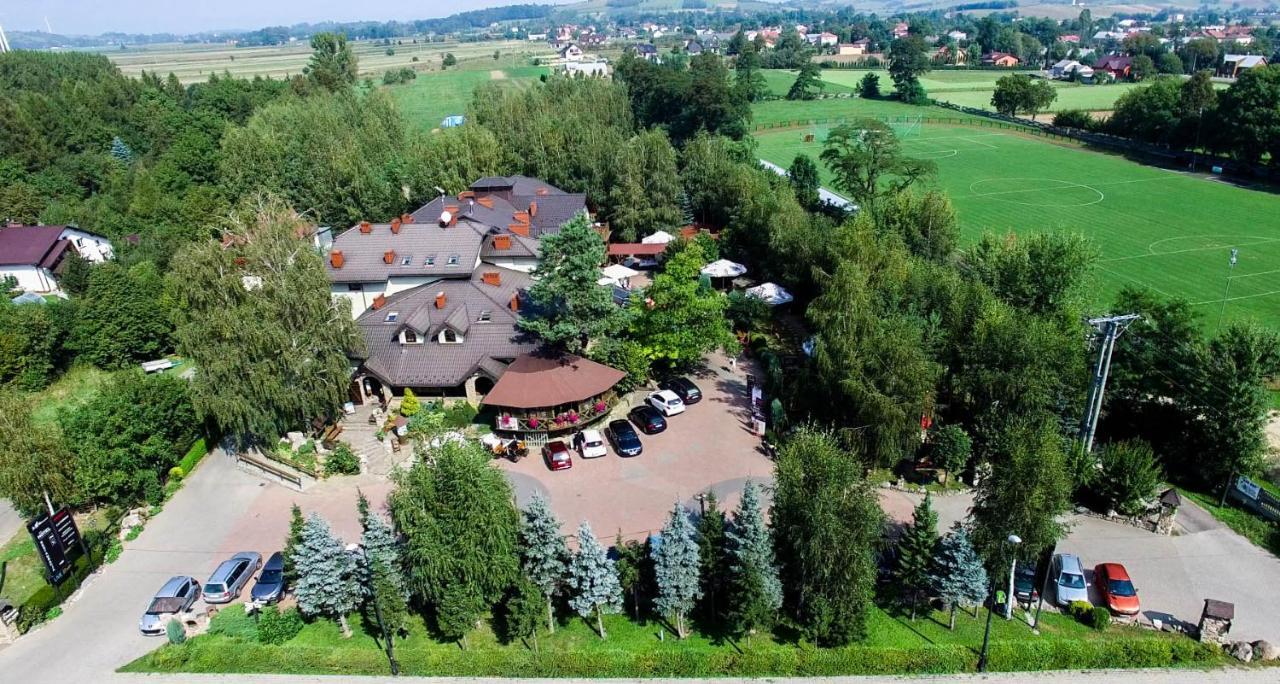 Hotel Restauracja Jas Wedrowniczek Rymanow Exterior photo